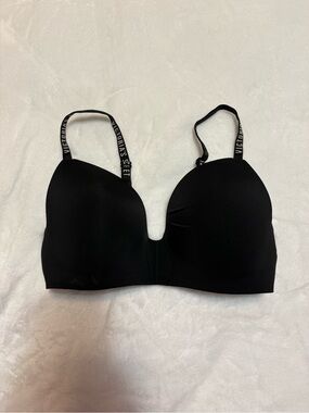 VICTORIA’S SECRET BLACK PLUNGE T-SHIRT BRA